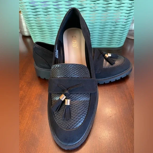 Diba Women's Black Round Toe Tassel shoes. Faux Suede/Leather - Picture 2 of 8